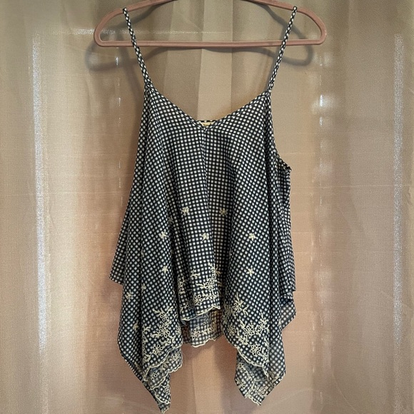 Hem and Thread handkerchief hem tank top - Picture 1 of 4